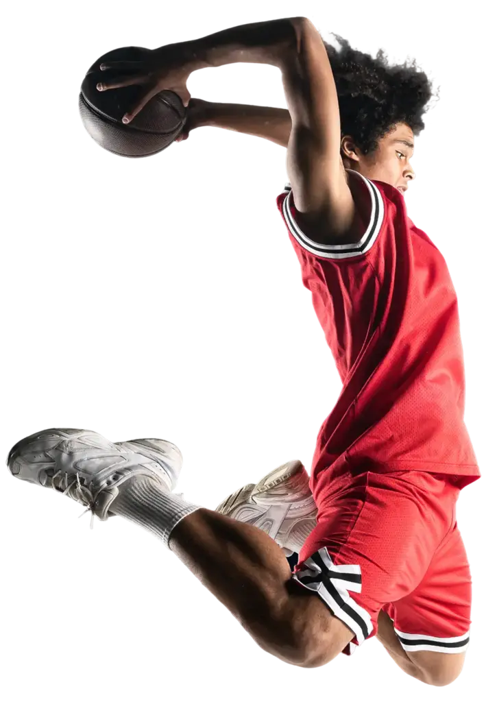 Un basketteur vêtu d'un maillot rouge réalise un dunk acrobatique en plein vol sous les lumières éclatantes du stade, faisant preuve d'une grande agilité et suscitant l'enthousiasme